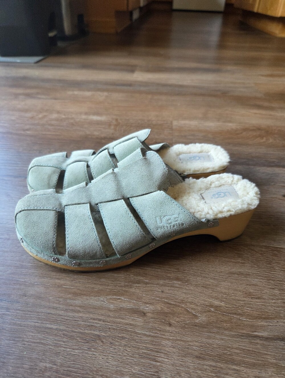 Women’s Suede Leather Sea Foam Green Sherpa Lined UGG Clog Heels Size 9